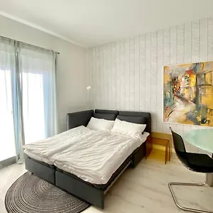 https://modernes-apartment-terrasse-und-garten-am.find-berlin-hotels.com